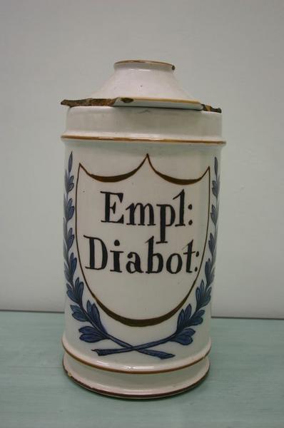 pot de pharmacie, vue générale