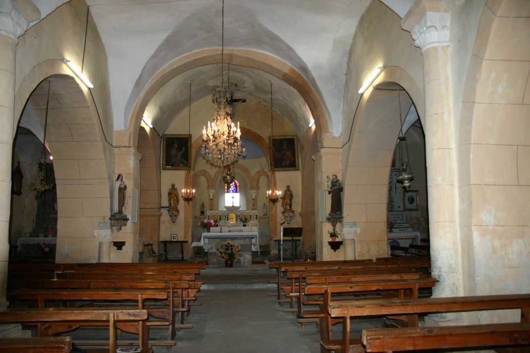 église Saint-Julien : nef, vue générale