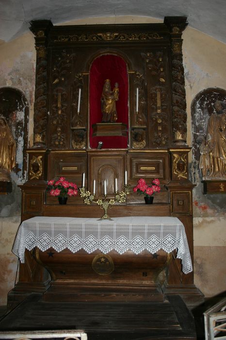 autel latéral, retable et statue : Vierge