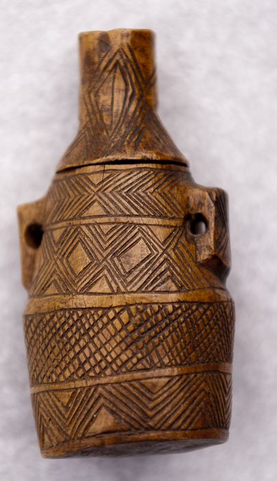 ampoule reliquaire (trésor de Saint-Michel) - © Ministère de la Culture (France), Conservation des antiquités et des objets d’art de Haute-Loire, tous droits réservés