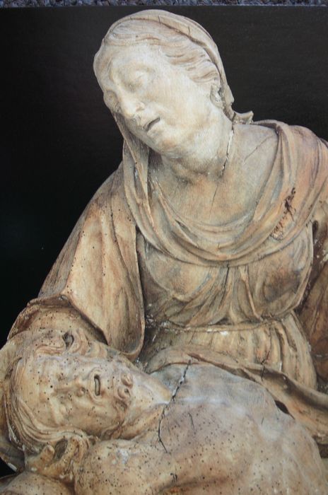 groupe sculpté : Vierge de Pitié, vue partielle