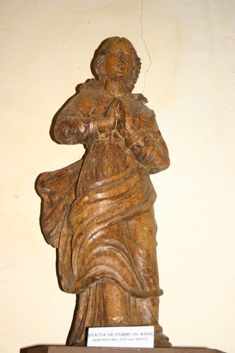 statue : Sainte non identifiée