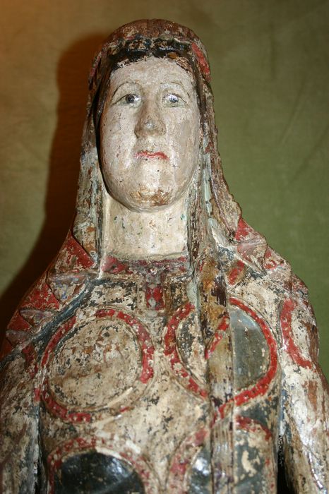 statuette reliquaire : Vierge en majesté dite Notre-Dame du Cheylat, vue partielle