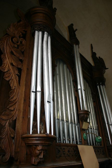 orgue de tribune : partie instrumentale de l'orgue, vue partielle