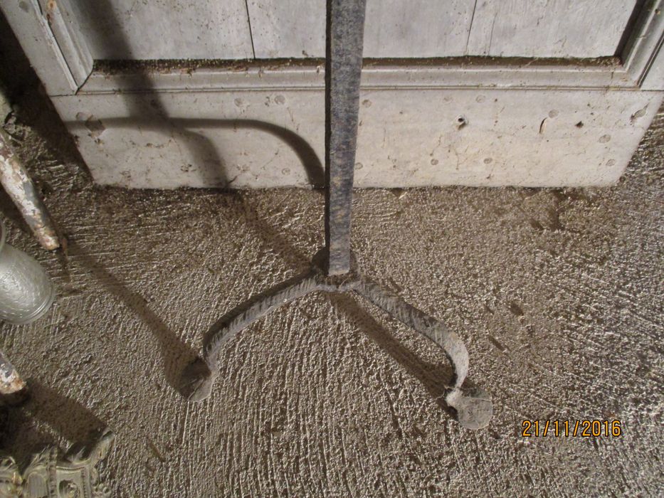 chandelier, détail du pied - © Ministère de la Culture (France), Conservation des antiquités et des objets d’art de Haute-Loire, tous droits réservés