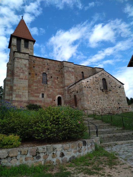 Eglise Saint-Julien de Saint-Quentin-Chaspinhac : Façade latérale nord