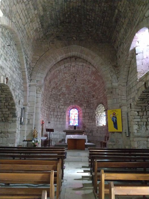 Eglise Saint-Julien de Saint-Quentin-Chaspinhac : Nef, vue générale