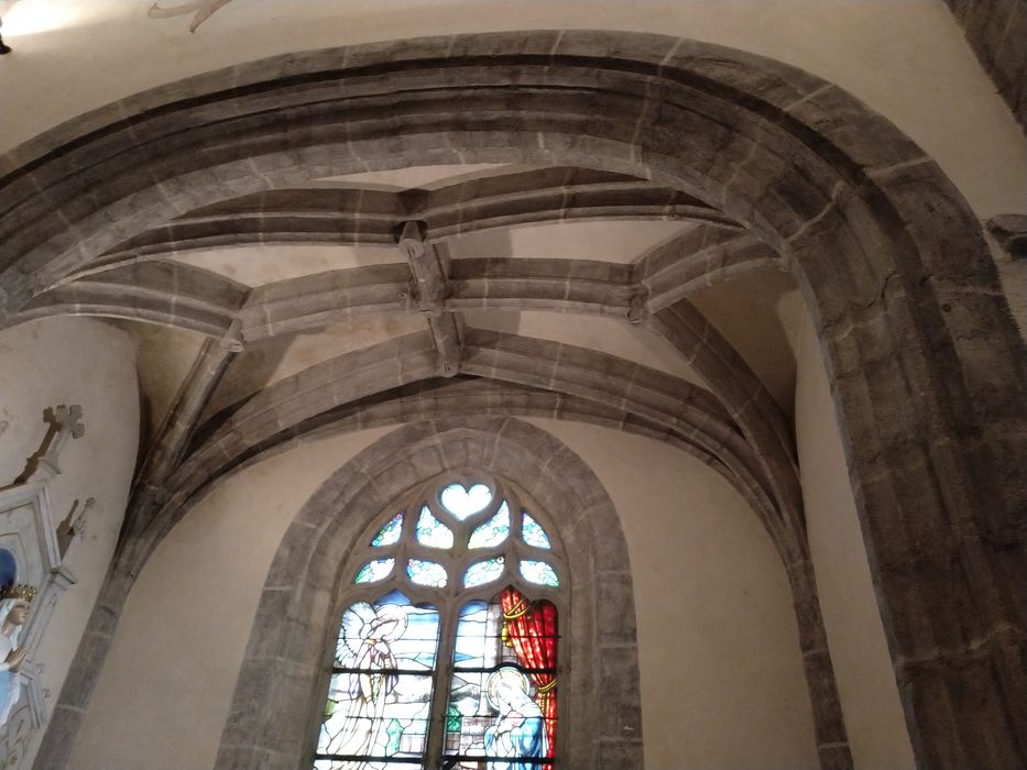 Eglise Saint-Barthélémy : Chapelle latérale, vue générale de la voûte