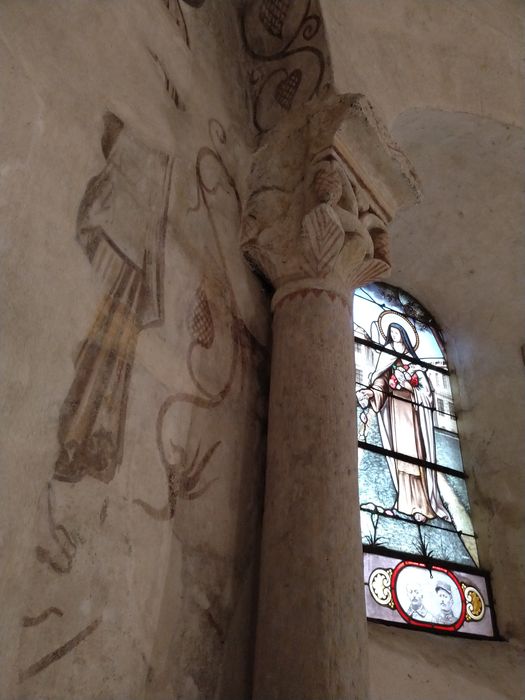 Eglise Saint-Barthélémy : Choeur, détail d'un chapiteau