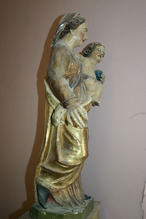 statue : Vierge à l'Enfant, profil droit, vue générale