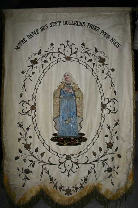 bannière de procession : Notre-Dame des Sept Douleurs et Ostensoir - © Ministère de la Culture (France), Conservation des antiquités et des objets d’art de Haute-Loire, tous droits réservés