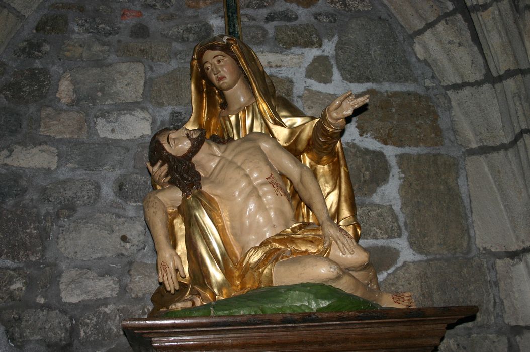 groupe sculpté : Vierge de Pitié - © Ministère de la Culture (France), Conservation des antiquités et des objets d’art de Haute-Loire, tous droits réservés