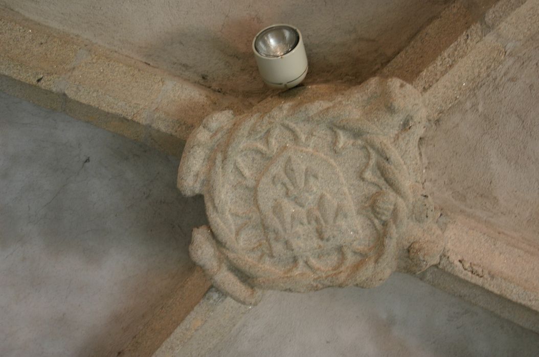 Eglise Saint-Paul, nef, détail d'une clef de voûte