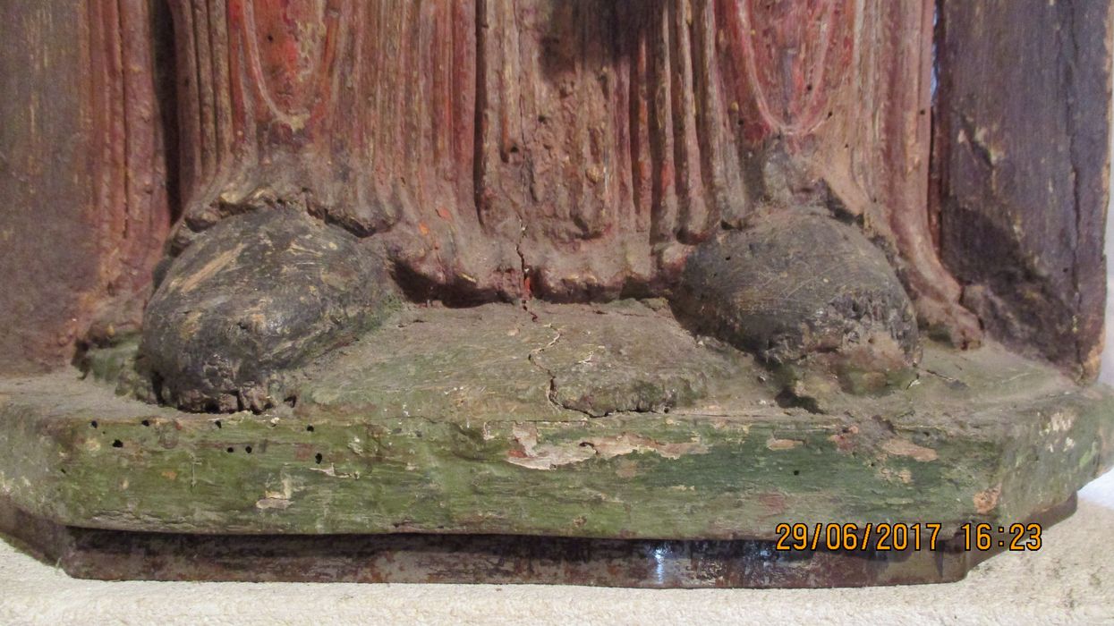 groupe sculpté : Vierge en majesté dite Notre-Dame d'Entremont, détail - © Ministère de la Culture (France), Conservation des antiquités et des objets d’art de Haute-Loire, tous droits réservés