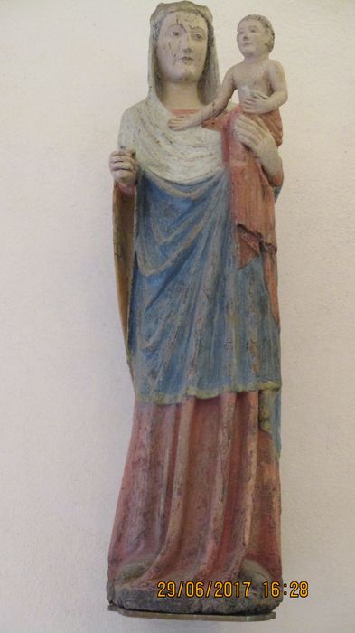 groupe sculpté : Vierge à l'Enfant. - © Ministère de la Culture (France), Conservation des antiquités et des objets d’art de Haute-Loire, tous droits réservés