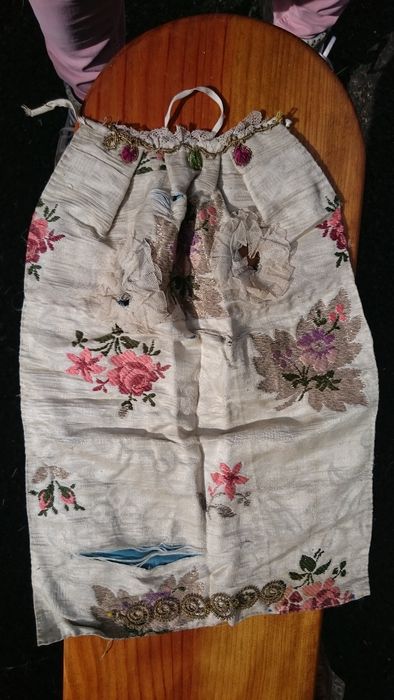 manteau de la Vierge et de l'Enfant - © Ministère de la Culture (France), Conservation des antiquités et des objets d’art de Haute-Loire, tous droits réservés