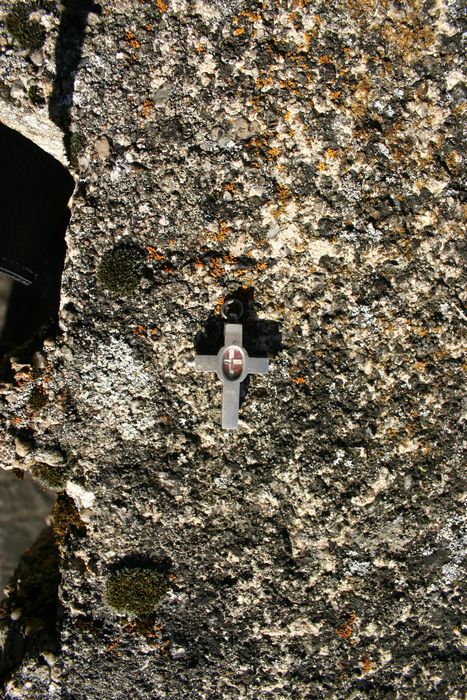 croix d'autel, détail de la croix qui couvre la cavité de la relique