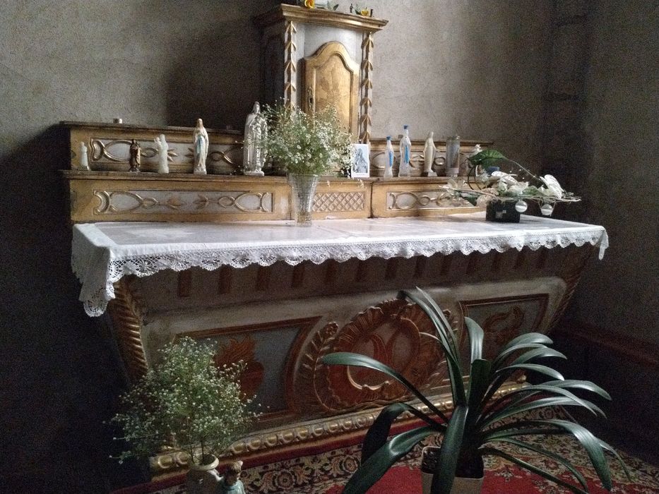 autel de la chapelle latérale sud - © Ministère de la Culture (France), Conservation des antiquités et des objets d’art de Haute-Loire, tous droits réservés
