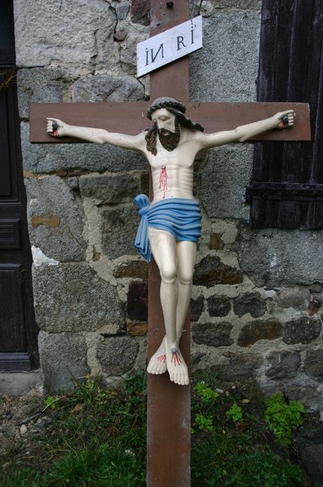 statue : Christ en croix