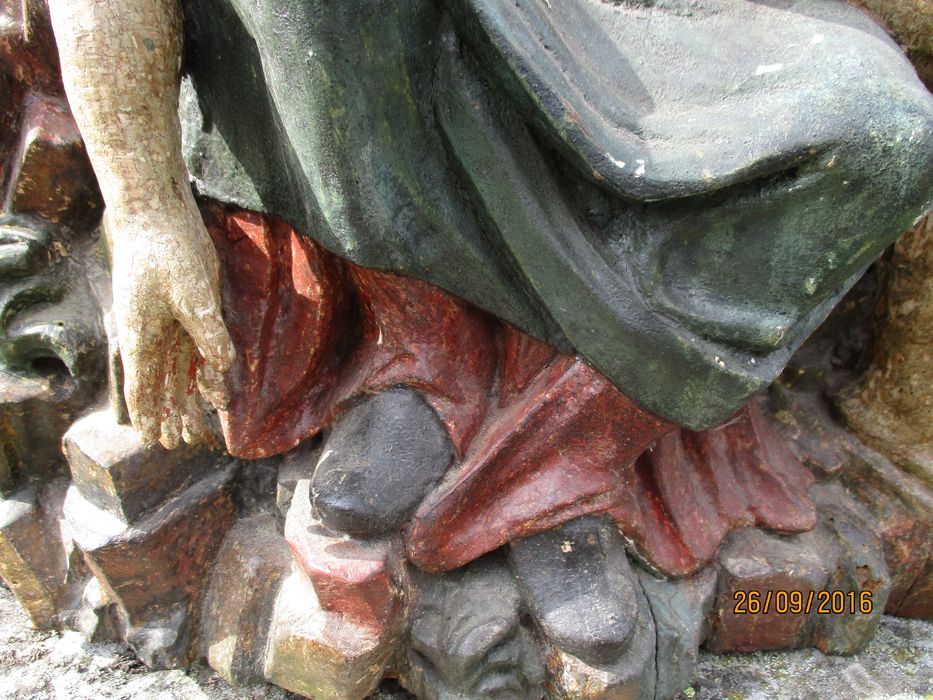 groupe sculpté : Vierge de Pitié, détail - © Ministère de la Culture (France), Conservation des antiquités et des objets d’art de Haute-Loire, tous droits réservés