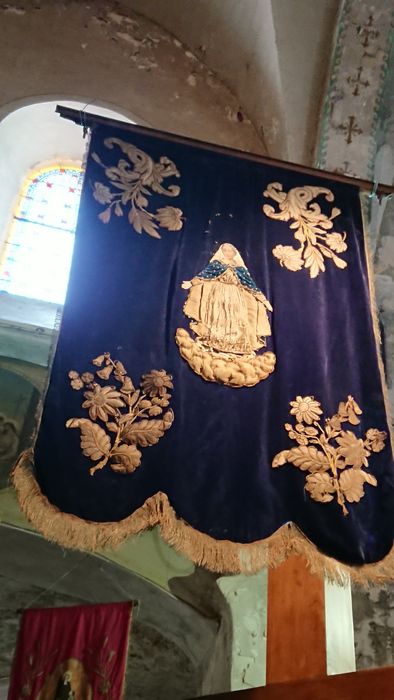 Bannière de procession : Immaculée Conception et Monogramme de la Vierge