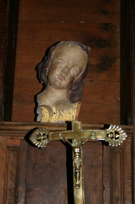 tête : Ange (fragment de retable?) - © Ministère de la Culture (France), Conservation des antiquités et des objets d’art de Haute-Loire, tous droits réservés