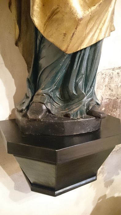 statue : Vierge à l'Enfant, détail