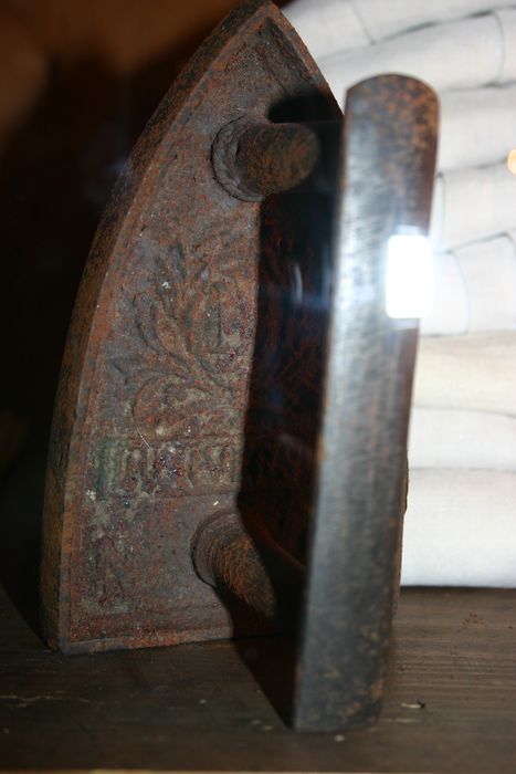 fer à repasser - © Ministère de la Culture (France), Conservation des antiquités et des objets d’art de Haute-Loire, tous droits réservés