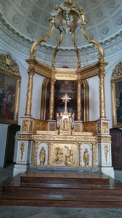 autel (maître-autel) avec son ciborium (baldaquin)