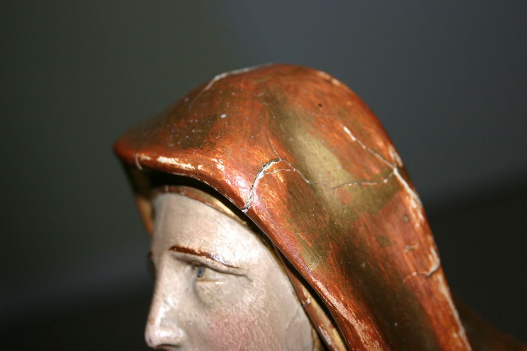 groupe sculpté : Vierge de Pitié, détail 