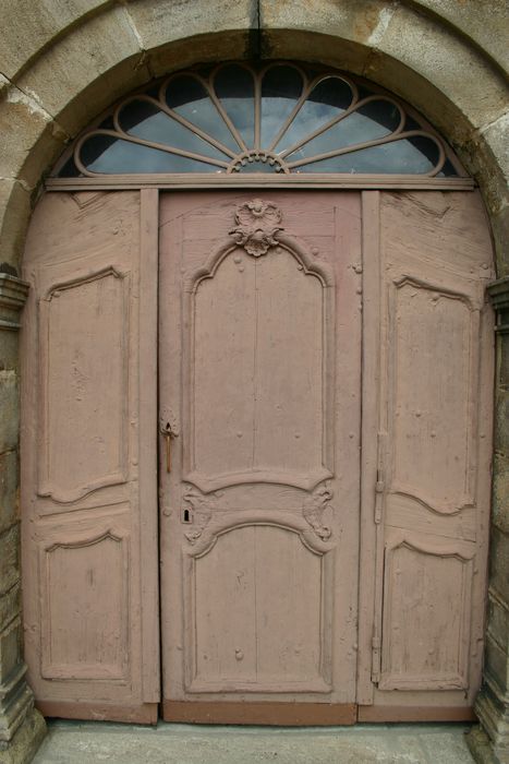 Eglise Saint-Nicolas : Façade occidentale, portail, vue partielle