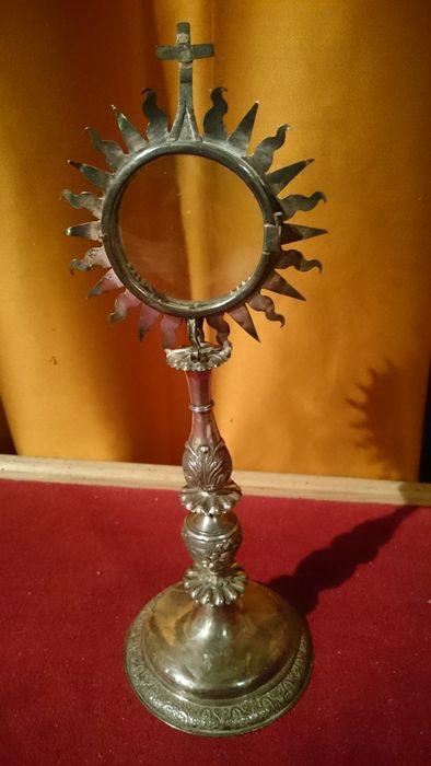 Reliquaire-monstrance - © Ministère de la Culture (France), Conservation des antiquités et des objets d’art de Haute-Loire, tous droits réservés