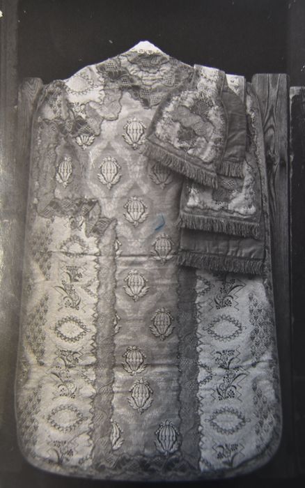 Chasuble, étole, voile de calice et manipule