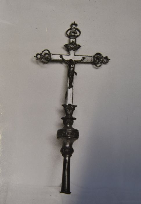 Croix de procession et sa hampe