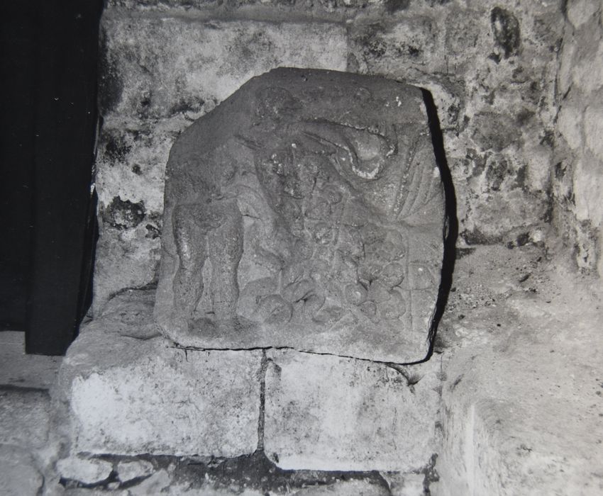 bas-relief : Génie (fragment)