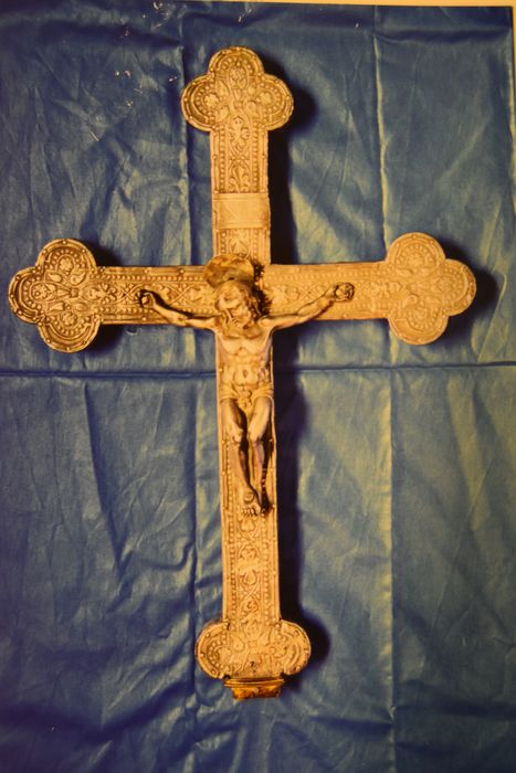 Croix de procession : Christ en croix