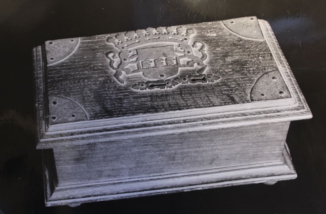 reliquaire (coffre-reliquaire) aux armes du chapitre de Brioude - © Ministère de la Culture (France), Conservation des antiquités et des objets d’art de Haute-Loire, tous droits réservés