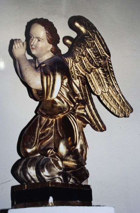 Statue, socle : Ange adorateur