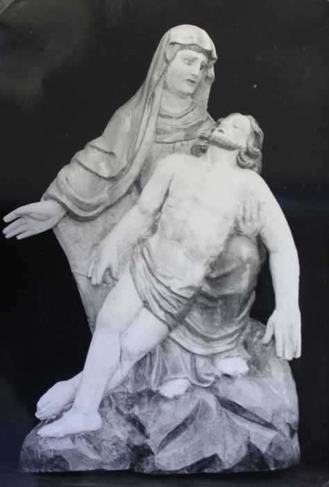 groupe sculpté : Vierge de Pitié - © Ministère de la Culture (France), Conservation des antiquités et des objets d’art de Haute-Loire, tous droits réservés