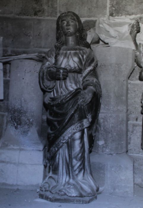 statue : Sainte ? - © Ministère de la Culture (France), Conservation des antiquités et des objets d’art de Haute-Loire – Tous droits réservés