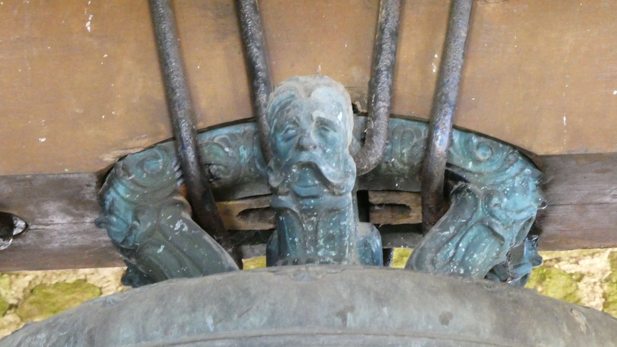Cloche, détail
