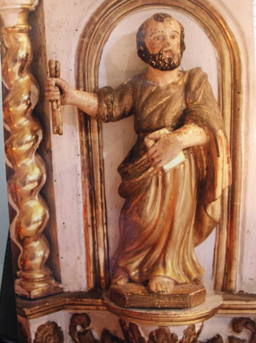 Quatre statues (statuettes) : Saint Pierre, Saint Roch et son chien, Saint Mathieu et Saint ?