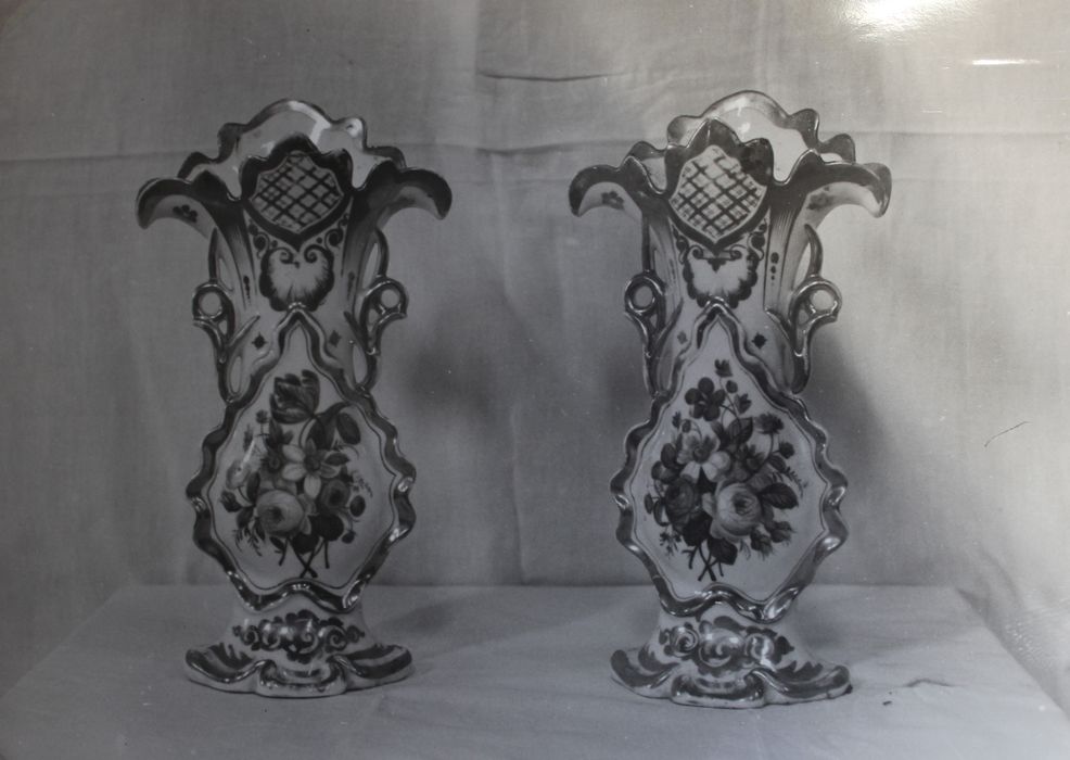 paire de vases - © Ministère de la Culture (France), Conservation des antiquités et des objets d’art de Haute-Loire – Tous droits réservés