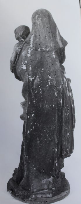 statue : Vierge à l'Enfant, revers, vue générale