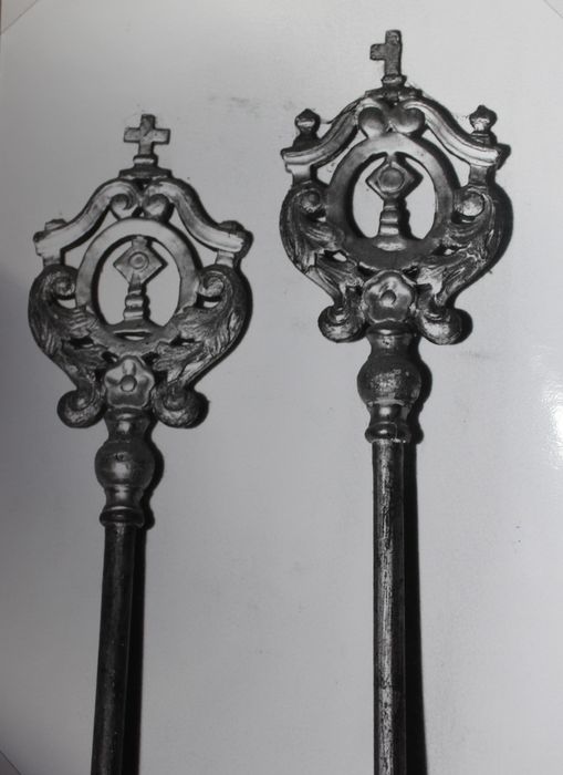 cannes de pénitents : Ostensoir et croix - © Ministère de la Culture (France), Conservation des antiquités et des objets d’art de Haute-Loire, tous droits réservés