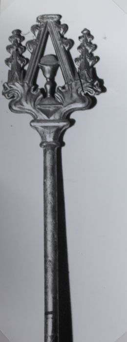 canne de pénitent : Calice sous pinacle - © Ministère de la Culture (France), Conservation des antiquités et des objets d’art de Haute-Loire, tous droits réservés