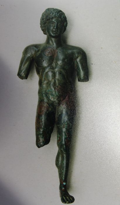 statue (statuette) : Ephèbe ou Divinité - © Ministère de la Culture (France), Conservation des antiquités et des objets d’art de Haute-Loire – Tous droits réservés