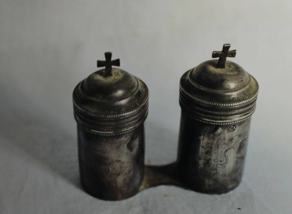 Deux ampoules aux saintes huiles