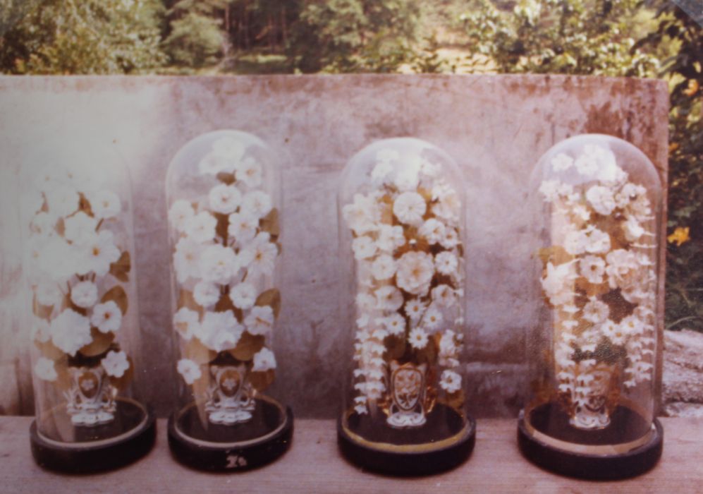 vases avec fleurs - © Ministère de la Culture (France), Conservation des antiquités et des objets d’art de Haute-Loire – Tous droits réservés