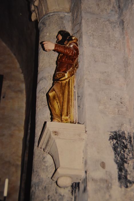 statue : Saint non identifié, profil gauche